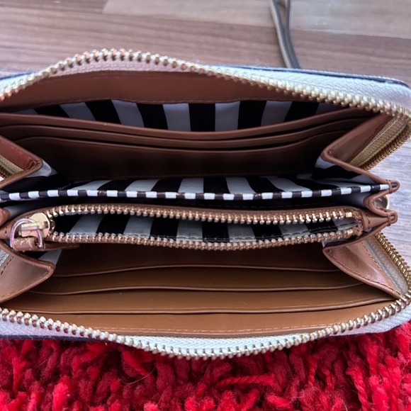 Lot of 2 henry Bendel wallets - Picture 8 of 9